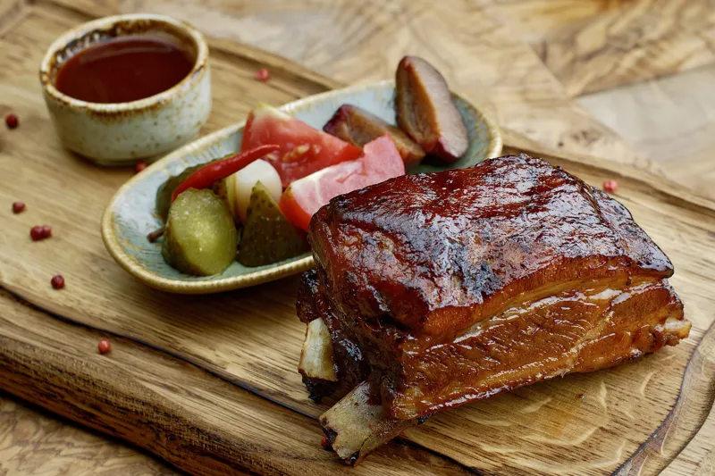 Свинячі ребра під соусом барбекю 350/150/50 г