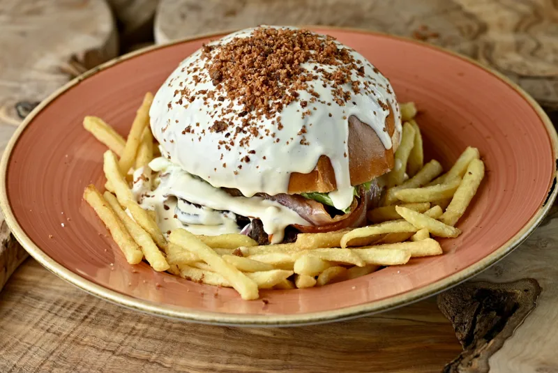 Бургер з томленими рваними щоками 300/100 г