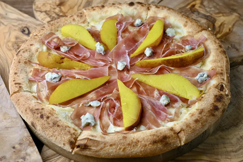 Прошуто з грушею та горгонзолою